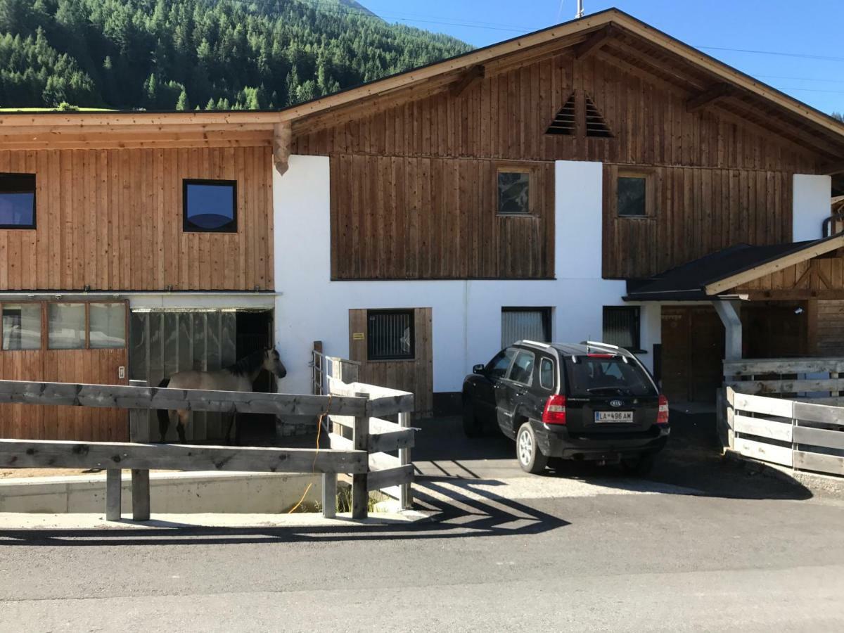 Pferdehof Bachegg Vila Tobadill Exterior foto